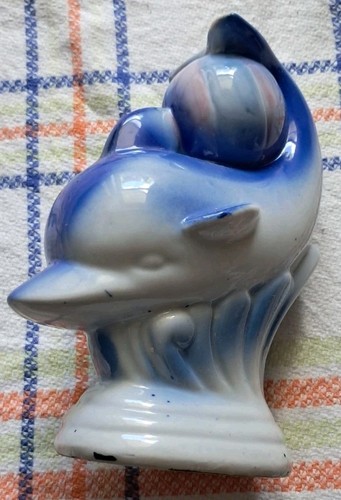 Porzellanfigur delfin mit ball - mit,