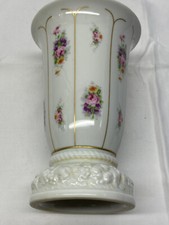ROSENTHAL VASE PORZELLAN ANTIK + CLASSIC ROSE + WEISS – SOCKEL RELIEF – BLUME