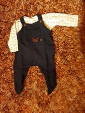 Strampler mit Fuß und Shirt