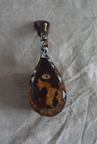 Alte gitarrenlaute laute - ,