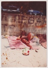 Schöne blonde junge Frau