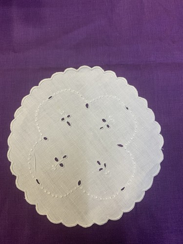 Deckchen antik lochstickerei - ,