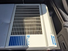 Klimaanlage Mit Gebrauchsspuren und Abluftschlauch