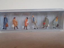 Preiser Reisende Oma Mantel Opa Hut Tasche Zug Bahnsteig 14027 H0 1:87 OVP 6Fig