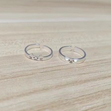 Entzückende Katze und Hund