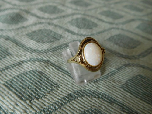 Schöner älterer ring - ring, mit