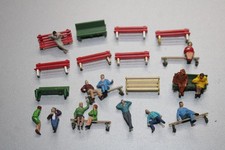 Preiser und andere 21 Figuren sitzende Personen und Bänke Spur H0 #M193