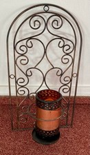 Dekorativer Wand-Kerzenhalter aus geschwungenem Metall