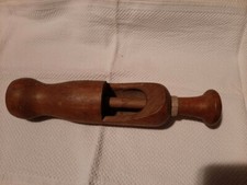 alter Weinflaschen-Verkorker aus Holz