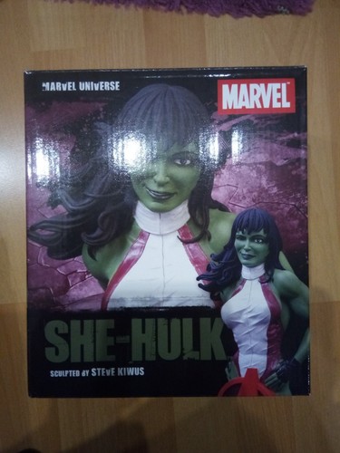 Marvel universe she - she-hulk, bust