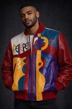 Weiße und rote Collegejacke