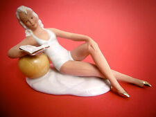 Elegante Vintage-Porzellanfigur "Badenixe beim Lesen" von Wagner & Apel