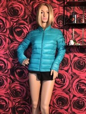 Schöne türkisfarbene