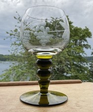 1 Weinglas Römer  olivgrüner