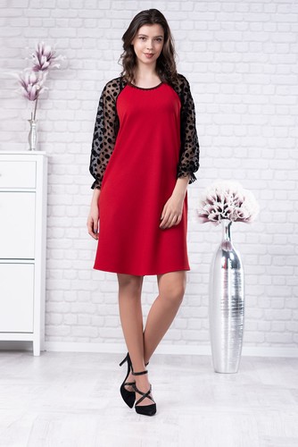 Rotes linien kleid mit - rotes, a-linien-kleid