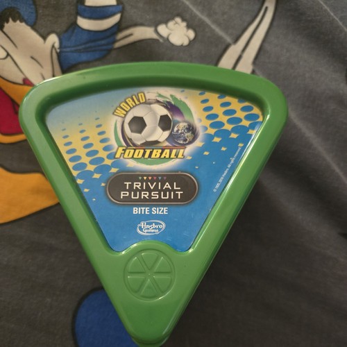 Trivial pursuit world football - trivial,