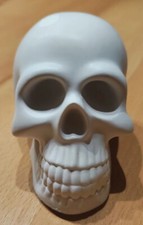 Dekoration Totenkopf aus Gips