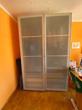 Weißer Pax Kleiderschrank mit Milchglas-Schiebetüren