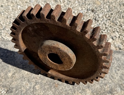 Zahnrad antik rostig alt - zahnrad,
