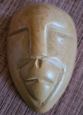 Vintage "Handgeschnitzte" Afrikanische Seifenstein-Schmuckschatulle aus Kenia