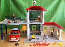 Playmobil 3175 Hauptquartier und Brandmeisterfahrzeug + 5364