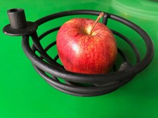 GUAXS Schale unbenutzt mit Kerzenhalter Korb Eisen schwarz Apfelkörbchen