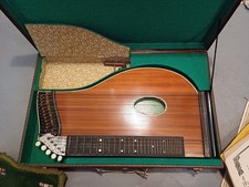 Zither, Reinhard Sommer, ca. 100 Jahre alt mit Notensammlung 
