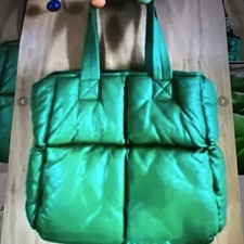 Grüne Ledertasche- gesteppt