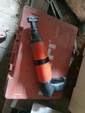 Bolzensetzgerät HILTI DX 400 für den Betonbau Bolzenschussgerät