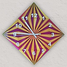 Ein echter Blickfang – Handgemachte Wanduhr mit WOW-Effekt (28x28)