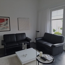 2 tlg. Couchgarnitur Leder schwarz, zwei Sofas 2,5  Sitzer, wie neu.