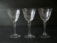 3 sehr alte Dessertwein Gläser Handschliff Weintraube Höhe 15,5 cm Aperitif