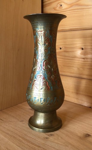 Ornamentierte messingvase mit - ornamentierte,
