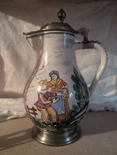 Keramikkrug mit Zinndeckel –