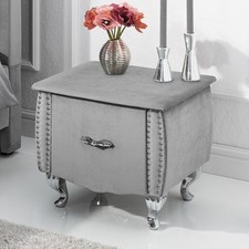 Eleganter Nachttisch