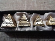 7 Pyramiden Gr. 2.5 - 1.2 cm, Gewicht 22.5 - 4.5 gr. Je nach Größe in Box