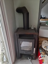 Kaminofen mit Schornstein und Befestigungsmaterial und Zubehör, Komplettsystem 