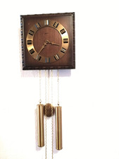 Wanduhr mit Kettenzugwerk von