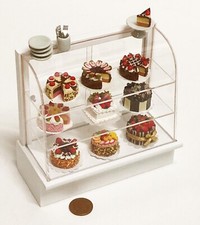 Puppenhaus gefüllt weiß