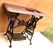 schönes Gussgestell rollbar