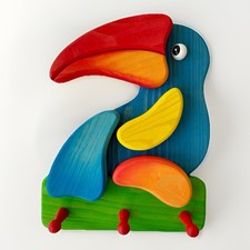 Bunte Holz-Kindergarderobe