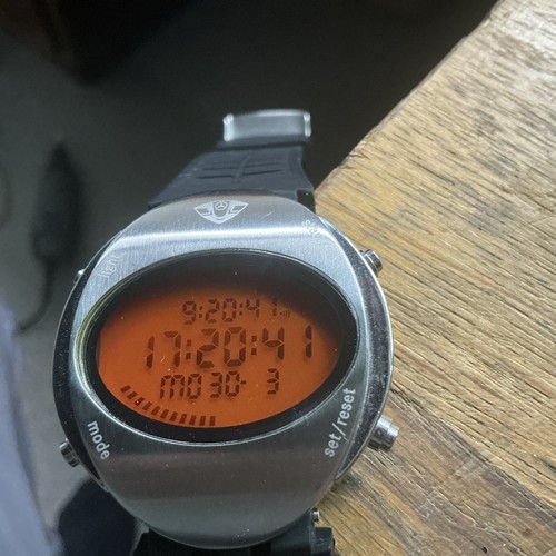 Digitaluhr mercedes motorsport - digitaluhr,