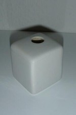 weiße Vase viereckig