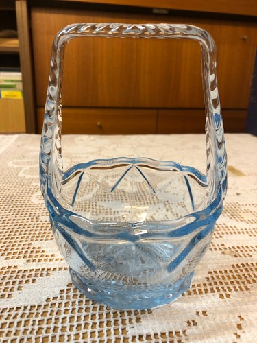 Altes glas henkelkörbchen - altes, glas-henkelkörbchen