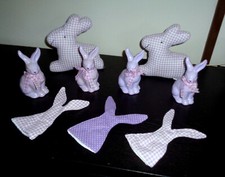 Deko Hasen Keramik - 9 tlg Set  *** Landhaus *** Lavendel Weiß kariert NEU