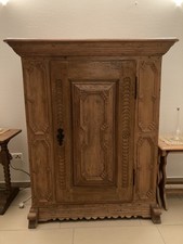alter Eichenschrank