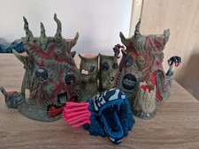 Gormitis mit Meeresfigur/Vogel und Burg