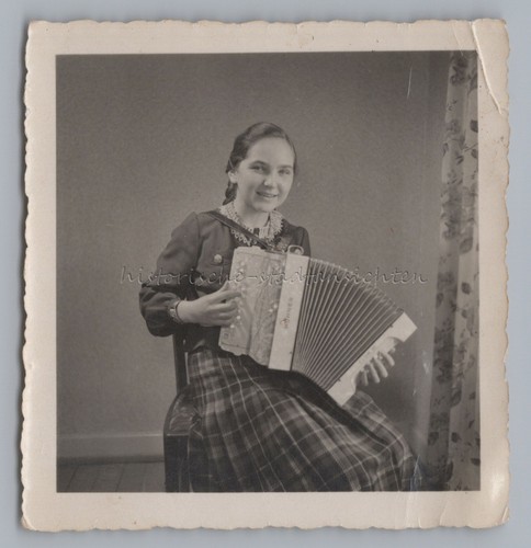 Mädchen mit ziehharmonika - mädchen,
