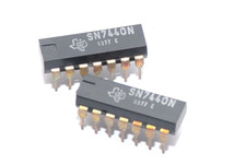 2x TTL Dual 4-Input Nand Power Gate v. Texas Instruments Typ SN7440N, DIP14, NOS