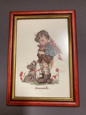 Hummel Stickbild im Rahmen fertig 15x11cm toll erhalten Gobelinstickerei